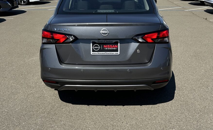 Nissan Versa S Gun Metallic