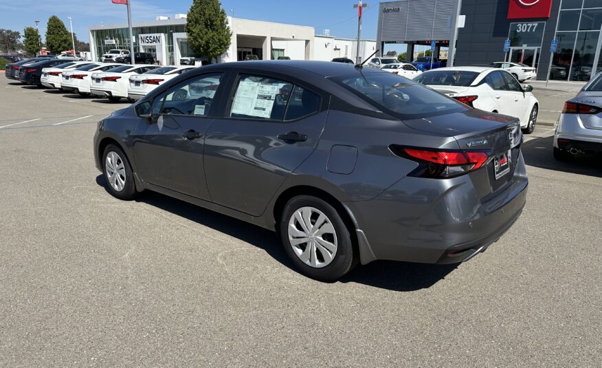 Nissan Versa S Gun Metallic