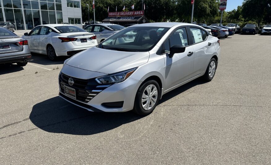 Nissan Versa S Silver