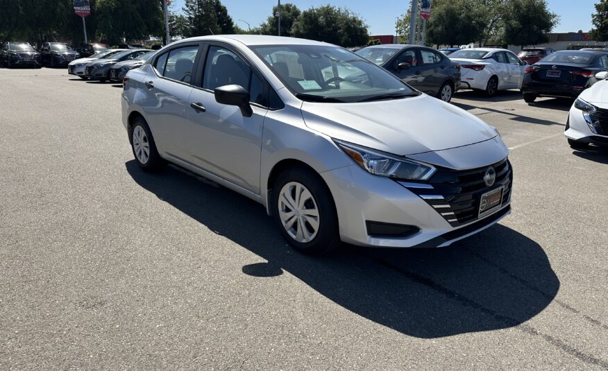 Nissan Versa S Silver