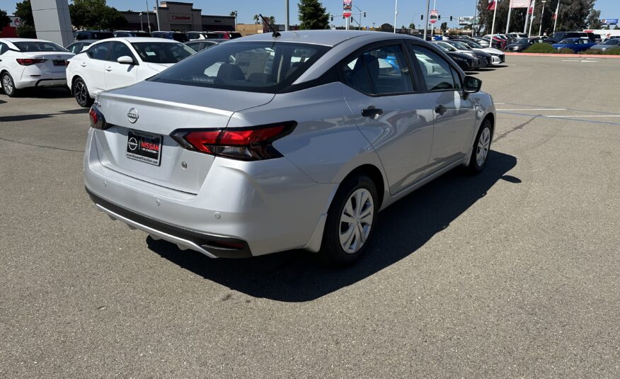 Nissan Versa S Silver