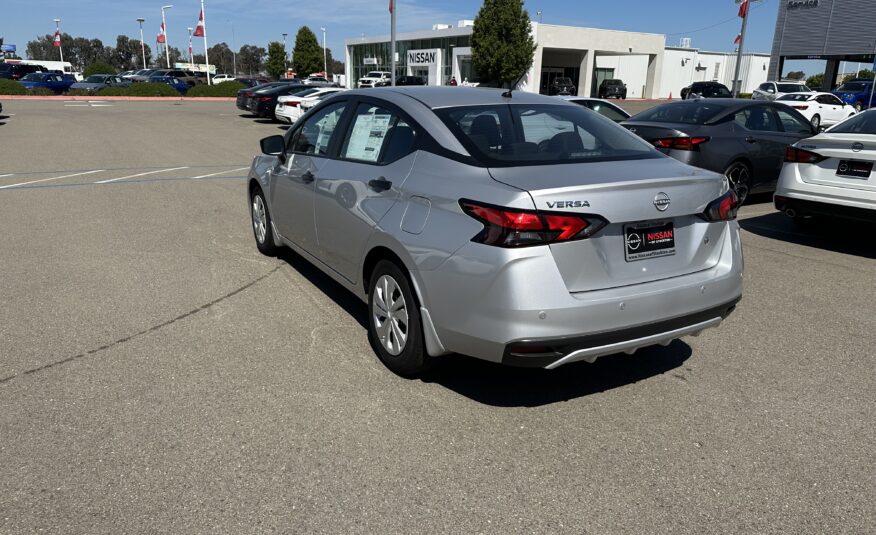 Nissan Versa S Silver