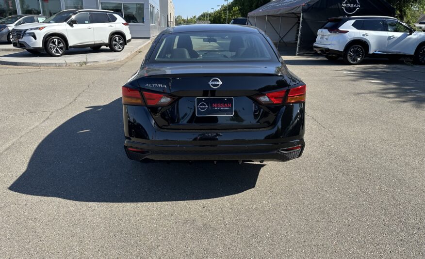 Nissan Altima S Black