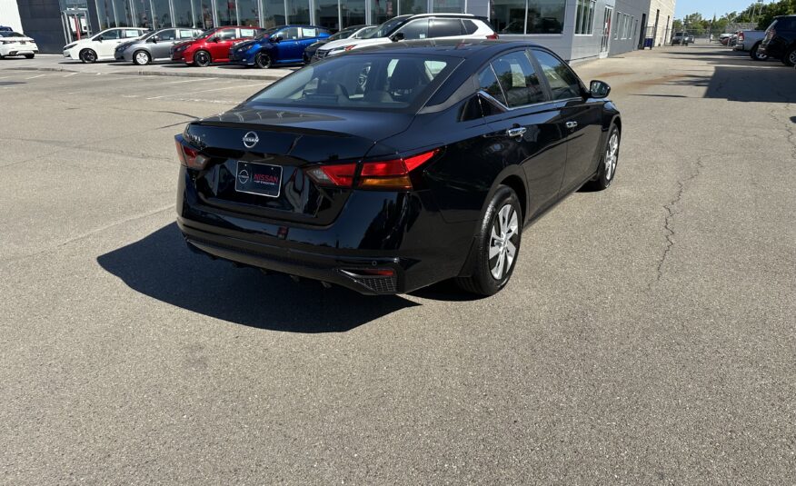 Nissan Altima S Black