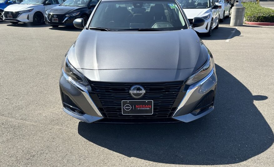 Nissan Altima SR Gun Metallic