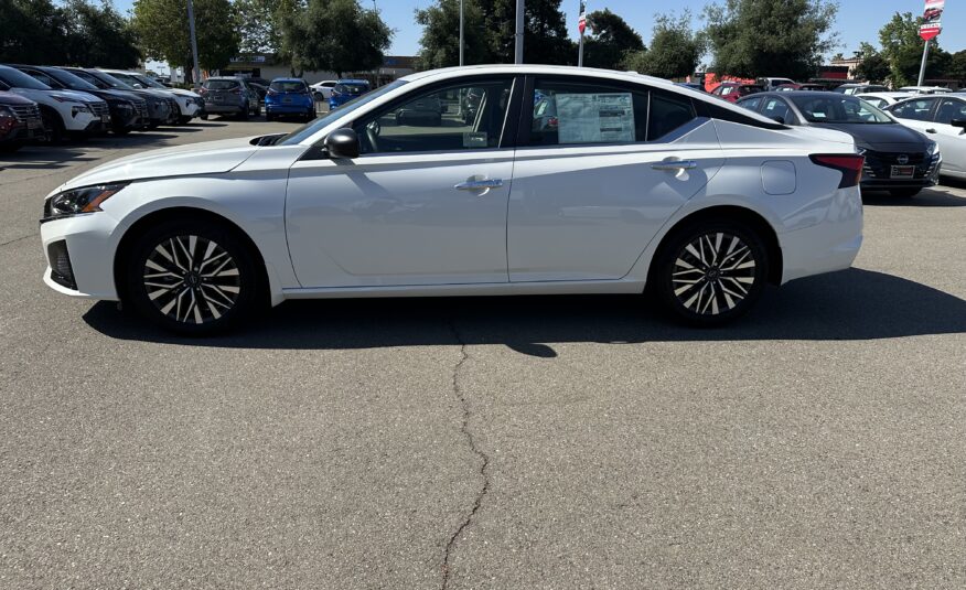 Nissan Altima SR White