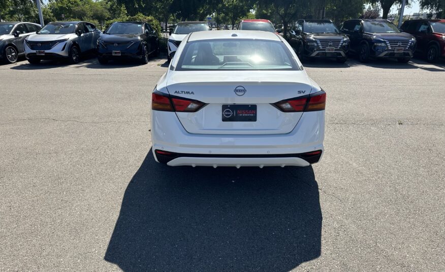 Nissan Altima SR White