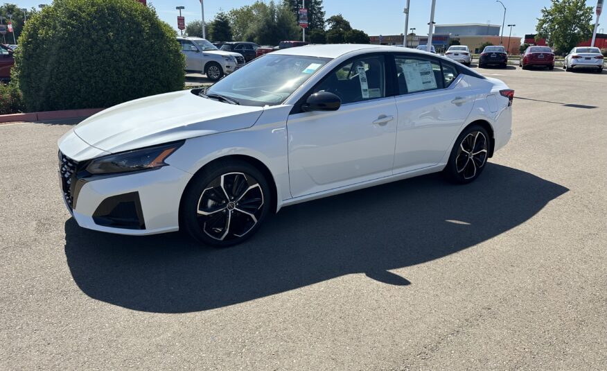 Nissan Altima SR White