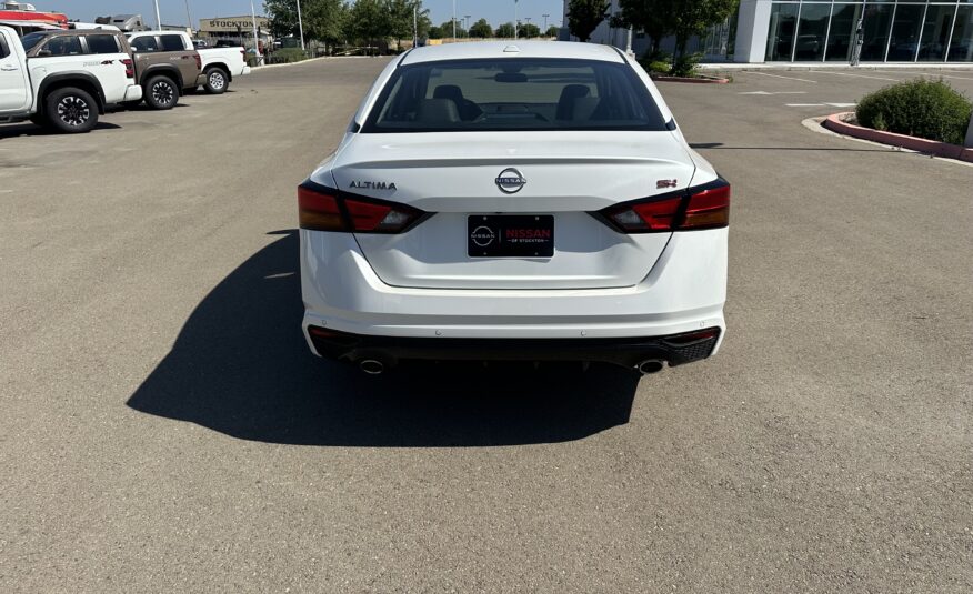 Nissan Altima SR White